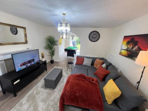 Cozy 3 Bedroom House in Birmingham with Pool Table